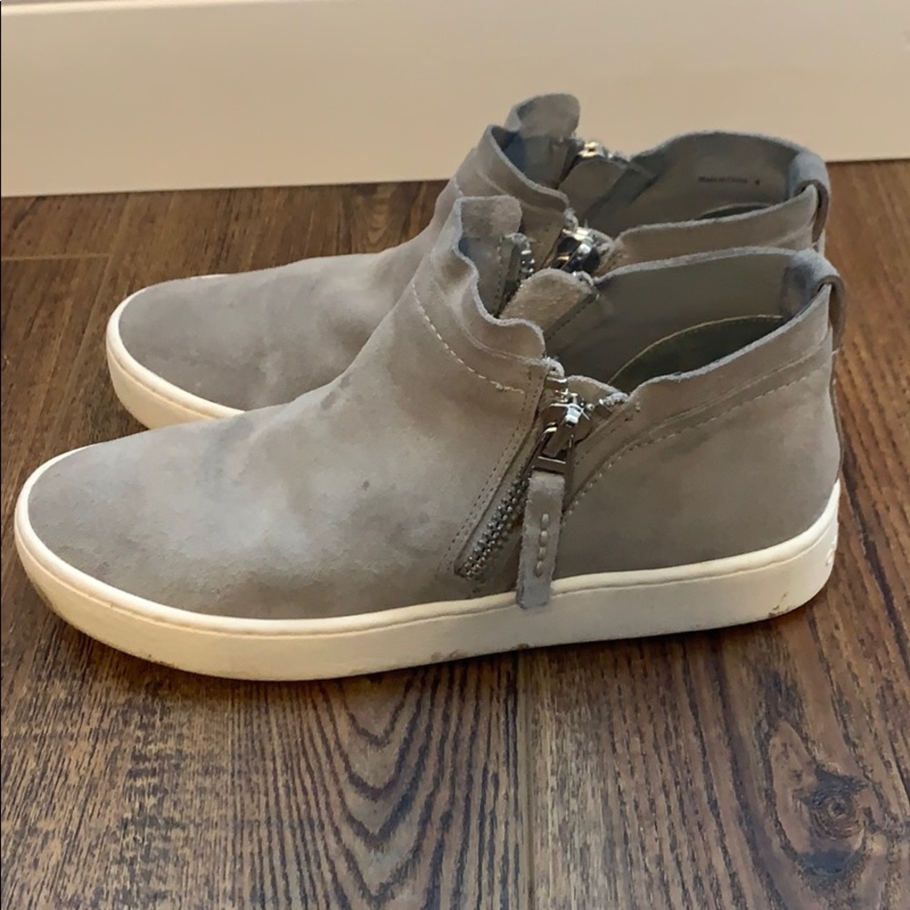 Dolce Vita Womens Tobee Smoke Suede Sneaker